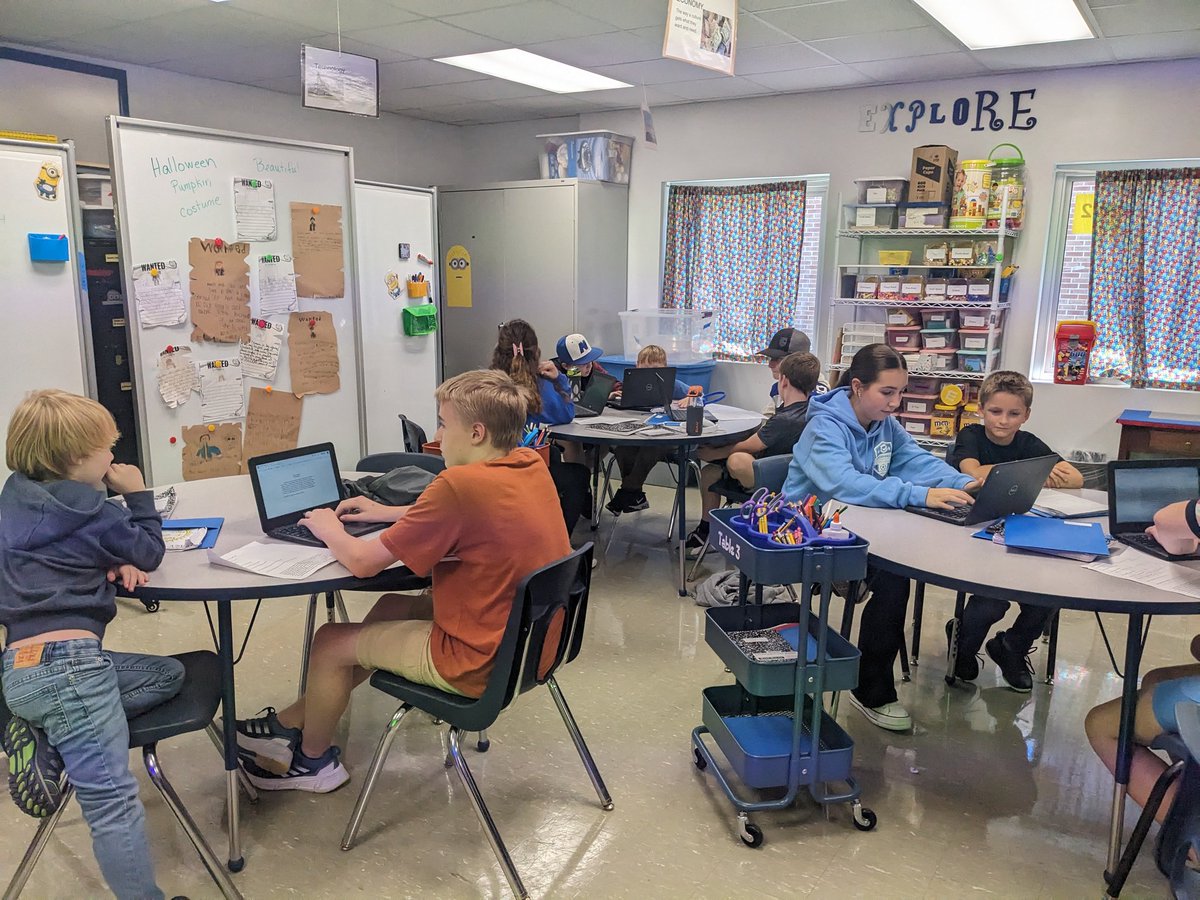 TeachCATS's tweet photo. Middle school CATS students modeling speech writing to our elementary CATS students. @SpencerStorey7 @MrDePung #giftededucation #awardspeech https://t.co/5SV5s7dyQd