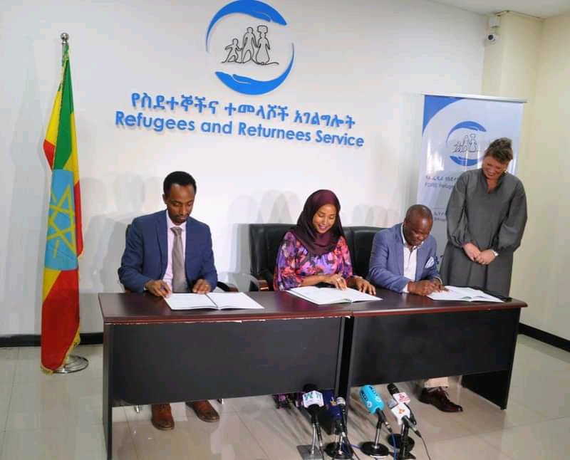 fanatelevision's tweet photo. .@RRSEthiopia, National ID Program and @UNHCREthiopia ink ‘Data Sharing Agreement’ to better serve PoCs
#Ethiopia #RRS #NIDP #UNHCR
https://t.co/RuyStjVbNr https://t.co/wMIaKb8LPq