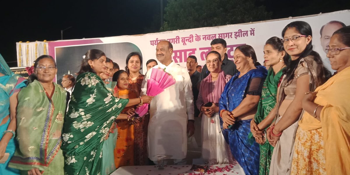 NOOPURMALAV's tweet photo. कल शाम माननीय लोकसभा अध्यक्ष श्री ओम बिरला जी व माननीय विधायक अशोक डोगरा जी ने बूंदी नवल सागर तालाब मे फसाड लाइट्स का शुभारंभ किया। कार्यक्रम में पहुँच कर माननीय लोकसभा अध्यक्ष जी को धन्यवाद ज्ञापित किया ।
@ArunSinghbjp @ombirlakota @narendramodi @poojakapilmisra @cpjoshiBJP https://t.co/TBjP5BmG06