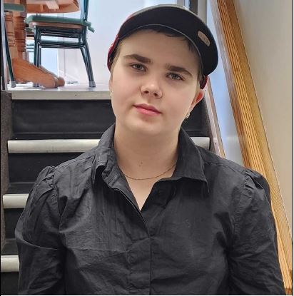 Missing teen in #StonyPlain, AB: Hope Wilce (13 y/o) was last seen on Sept. 13. RCMP say she my have gone to #yeg. She's 5'2, 143 lbs, has short black hair that may be dyed blonde and blue eyes. RT?