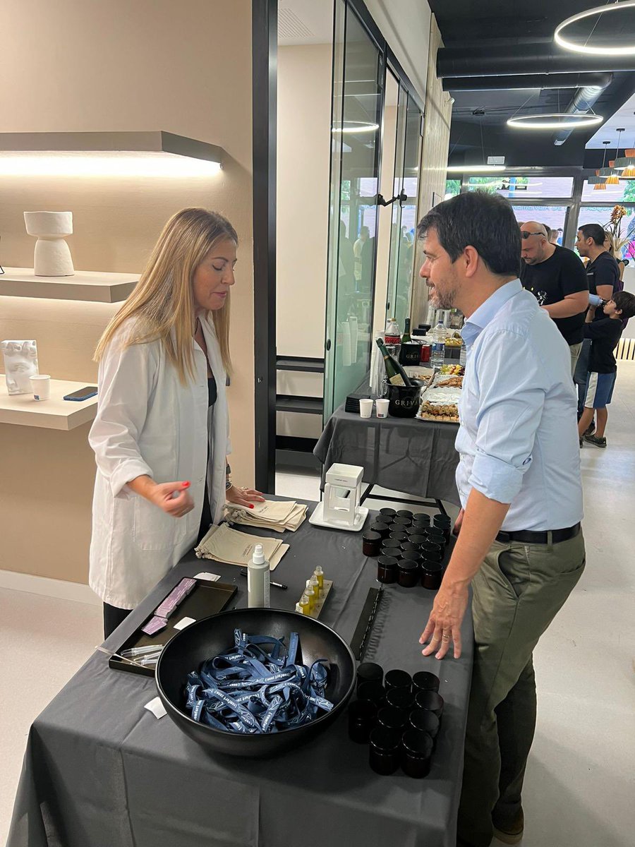 marccastells's tweet image. Aquest vespre hem assistit a la inauguració del centre d’estètica IDYLLIC. Benvinguts i molts èxits!
