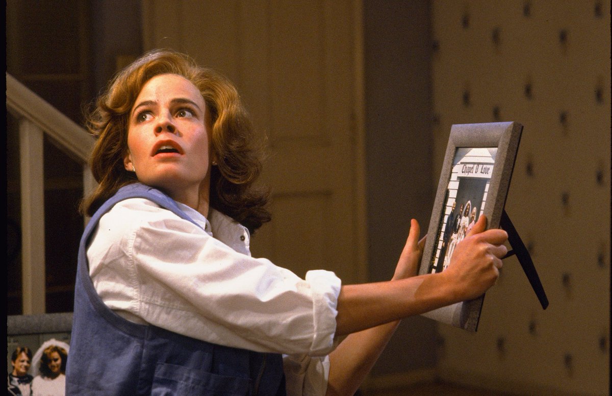 ImagenRetro's tweet image. Un día como hoy pero de 1963, nació la icónica Elisabeth Shue, actríz y productora de cine. Mundialmente conocida por sus papeles en "Karate Kid", "Back to the Future", "Leaving Las Vegas" y "The Boys". 

¡Felices 60 años! #ElisabethShue 🎂🥳