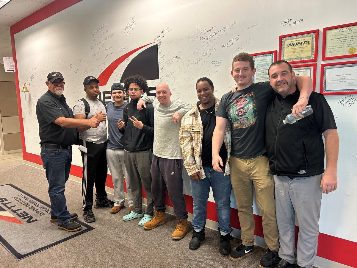 👉 FRIDAY ALERT: Join us in giving a big shout out to the latest graduating class of HVAC-R Technicians in North Andover! 🔥💪🎉
This group has worked incredibly hard over the past year+ to get where they are today - congratulations!