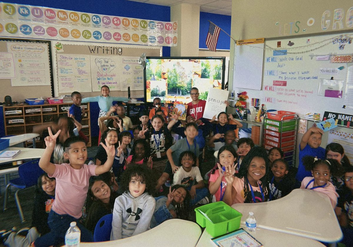 MsEvans2021's tweet photo. We love Dr. Bennett 🫶🏻  #cfisd #principal #readaloud https://t.co/jxuBov41xC