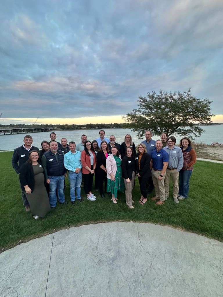 leadershipsodak's tweet photo. CONGRATULATIONS to the newest graduates 🎓️🎓️ Cheers to the 2023 State Government Leadership South Dakota Class on completing your program!
We are grateful for their commitment to our great state 7 can’t wait to see what’s ahead 🤩
#LeadSDStateGov #greatfacesgreatplaces https://t.co/H1jPDv1tXV