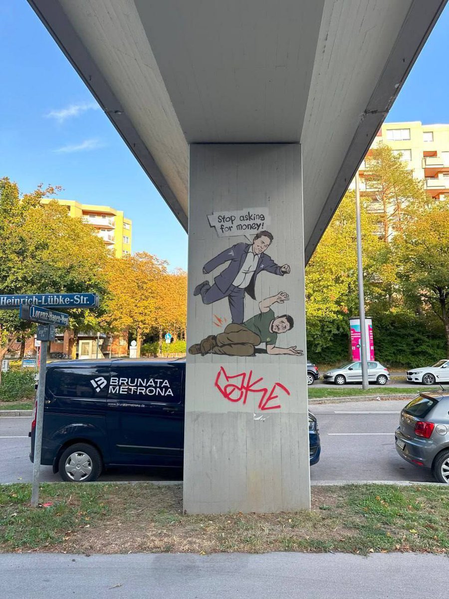 DDose27191's tweet photo. Street art meets geopolitics in Munich. 🎨✨ An artist captured Elon Musk's thoughts on Beggar in Chief Zelensky through graffiti. Art has a way of sparking conversations.
#Zelensky #Hillary #Claypool #Milton #QatarGP #Stacy #Yeat #Fridayvibes #Phanatic #7969Santa #Drake https://t.co/2brKM9hgNe
