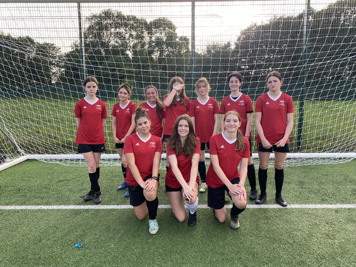 Gem P.D da iawn heno i dim dan18 yn erbyn Glantaf. Er colli 0-2, perfformiad llawn brwydro💪
⭐️OM a LB⭐️
<a href="/AG_GwentIsCoed/">AddGorff_GwentIsCoed</a>