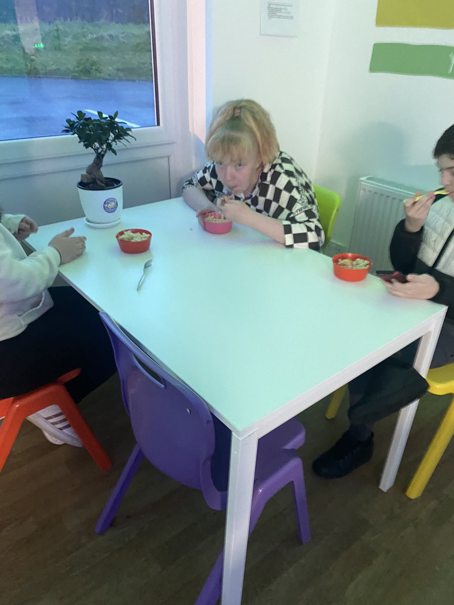 🎉FRIDAY NIGHT YOUTH CAFE CLYDEBANK🎉

14 young people in attendance at the <a href="/ysortit/">Y sort it</a> Friday Night Youth Cafe! 

Young people enjoyed Mac and cheese, GBX, FIFA and gaming! Also done planning with the young people on what they would like to do 🙌🏻🙌🏻

#FridayFeeling #gbx #Youth