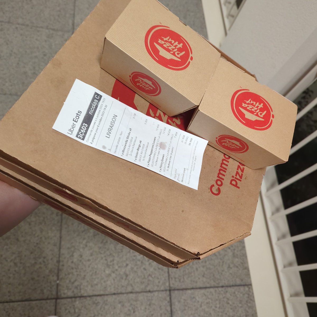 MrCorbak's tweet photo. @pizzahutfr 60 € pour 2 pizzas livré en une heure .... https://t.co/uvPSqiLI6r