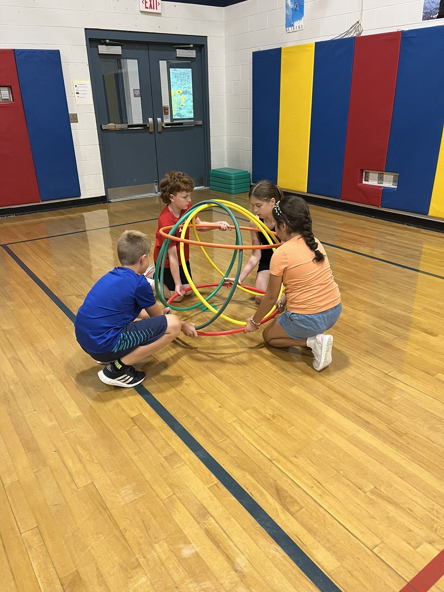 MrsCartersPE's tweet photo. Great teamwork during the Hula Hut challenges!!!@JeffersonLabs https://t.co/uBc1LegMO6