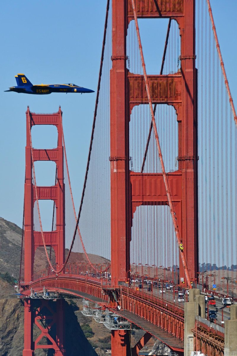 BleuCheezePleaz's tweet image. Absolutely stunning shot of the @BlueAngels and our beautiful #Goldengate. #FleetWeekSF