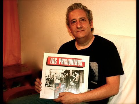 Los_Bunkers's tweet photo. Lamentamos el fallecimiento de Carlos Fonseca, histórico manager, productor y una figura relevante en su aporte al desarrollo de la música chilena. Le enviamos un cariñoso saludo a sus familiares y amigos 💐 https://t.co/YdT6WyOzom