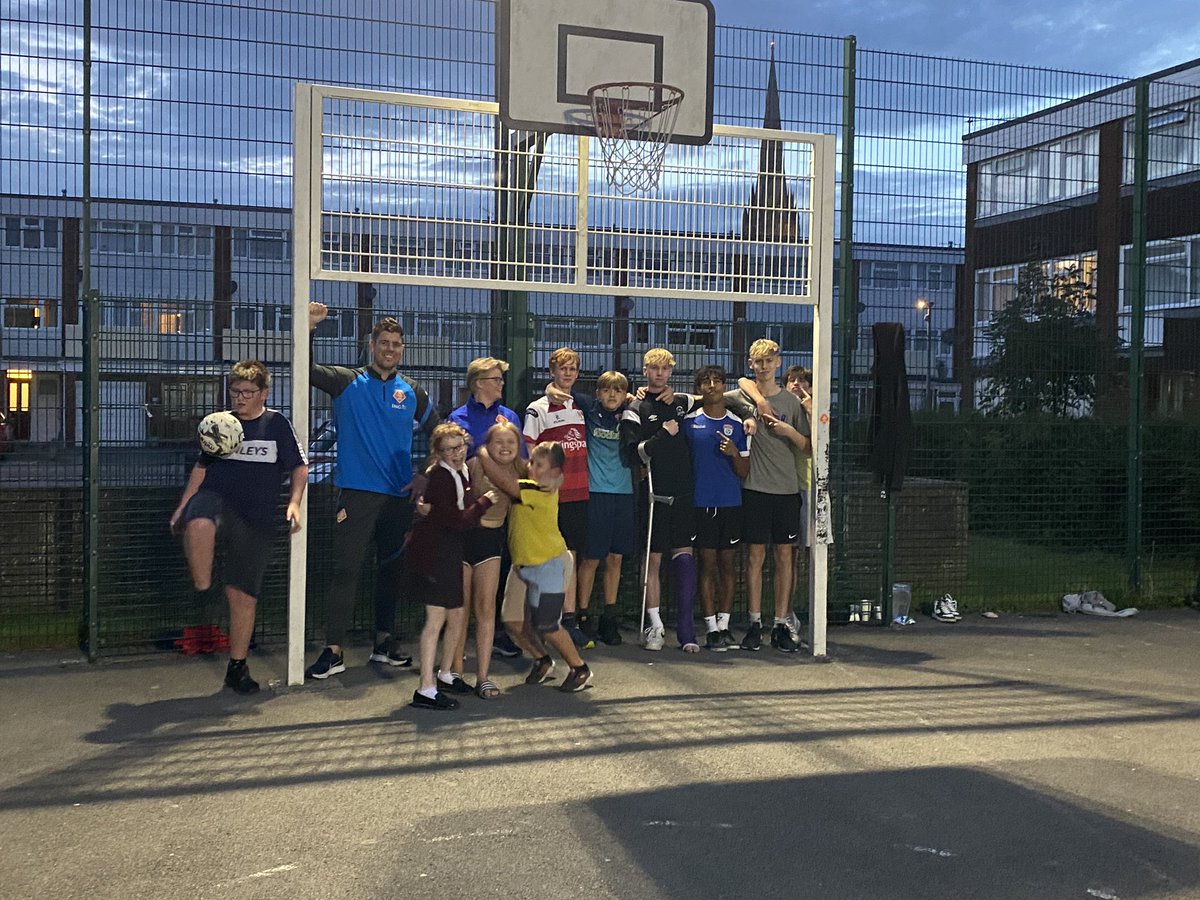 What a wonderful evening <a href="/RoosBrouwer/">Roos Brouwer</a> &amp; <a href="/nhermans88/">Niek Hermans</a> Thank you for spending time talking and playing with our young people!

Very special things happening in the Netherlands with such wonderful <a href="/KNVB/">KNVB</a> coaches! 🤩⚽️🇳🇱🇬🇧