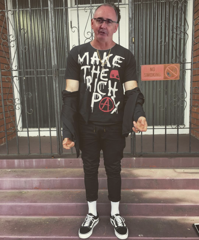 hasanthehun's tweet photo. ELON KILLS FREE SPEECH, JOE BIDEN IS LOSING TO TRUMP, SPEAKER DRAMA UNFOLDS, AND MORE!! FINISHING CYBERPUNK PHANTOM LIBERTY LATER!! GET IN NOW!!! https://t.co/OTlQITPBfj https://t.co/wEOHfACJxs