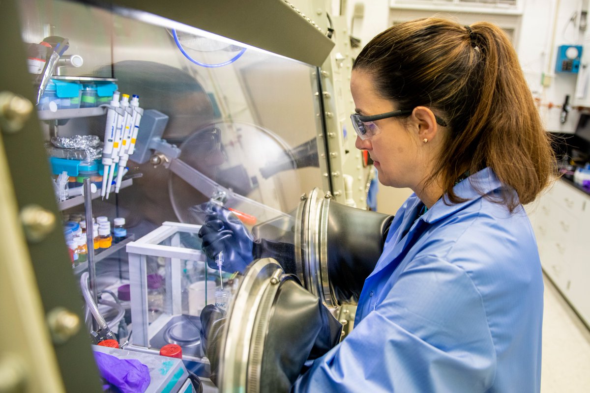 Chemical Engineer Dr. Janice Boercker uses a Schlenk Line apparatus to perform synthesis of nanocrystals and develop novel nanostructures in an air-free environment for her nanoscience research. #NationalNanoDay #navalresearch #nanotechnology #USNRL