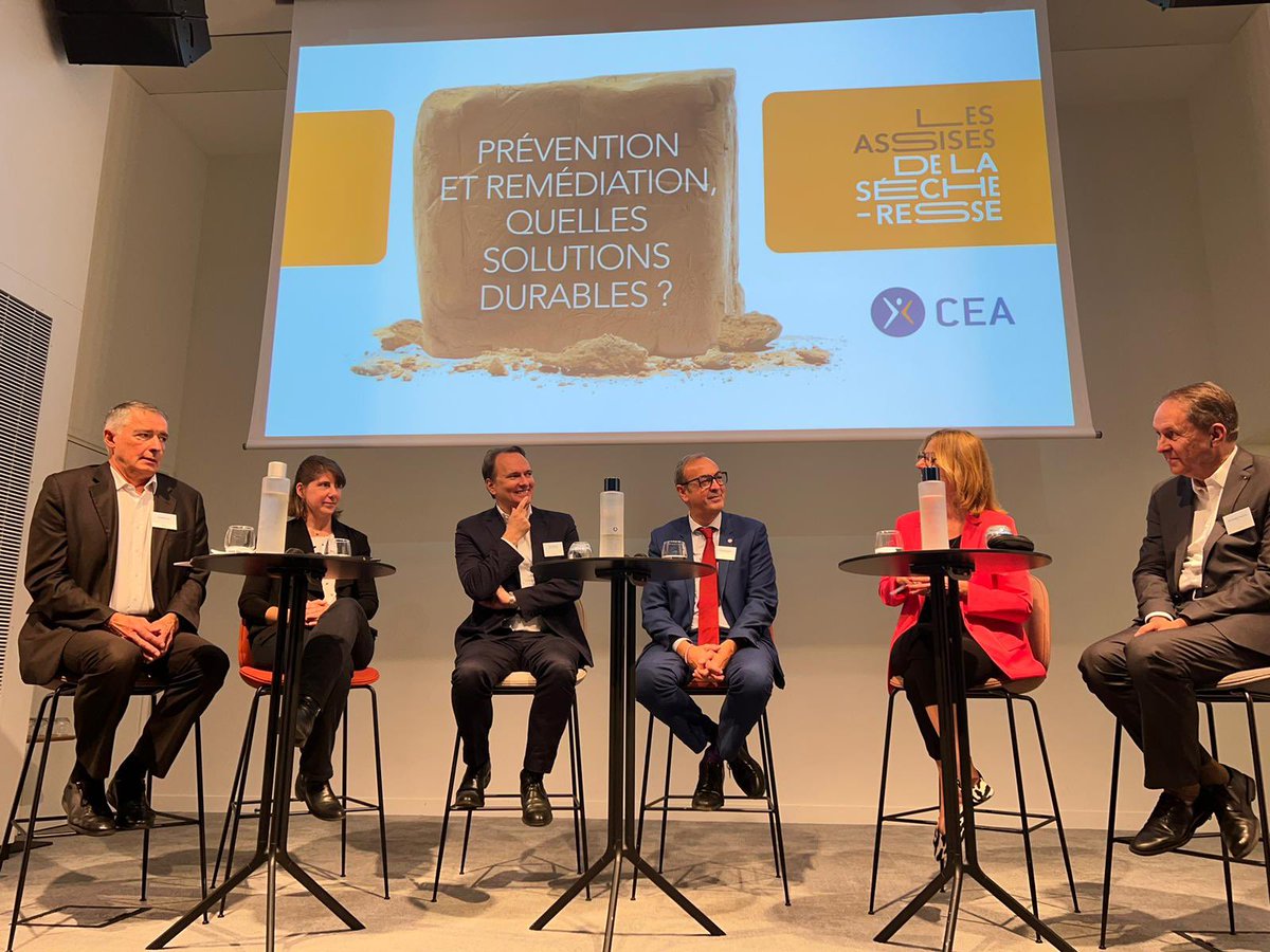 VincentLedoux59's tweet photo. Lors des 1ères assises de la #secheresse organisées par les #experts en #assurance j’ai plaidé pour la réduction de la survenance du #retraitgonflement des #argiles par des actions massives de #prevention & pour l’adaptation des maisons au #changementclimatique @FranceAssureurs https://t.co/UhQowUINPu