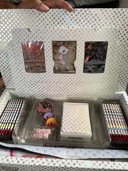 Good pulls from 151 :3 I&rsquo;ve been obsessed with mew ever since I was about 7, this set is a wet dream<a href="/tag/pokemon"class="tags"><span>#pokemon</span></a>