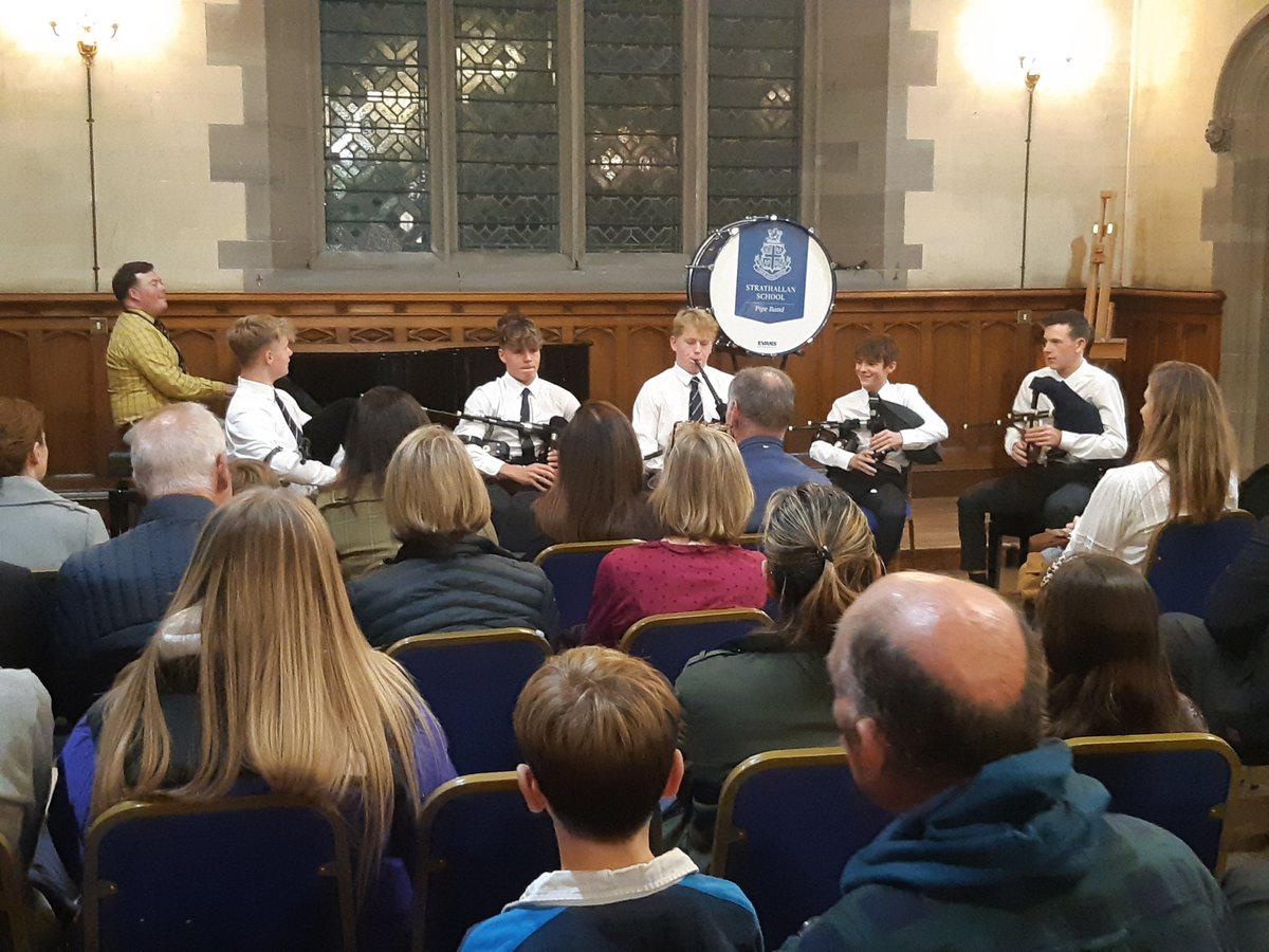 djbecosse's tweet image. Impressive start to the @StrathallanSch @strathpipeband  evening Pipe Band Recital in the packed David Pighills Room #StrathCommunity #LoveLiveMusic 🎼🥁 #HardWorkPaysOff #StretchAndChallenge #PeerSupport #PlayAndGrow #GrowthM @BSAboarding @SCISschools @RSPBAHQ 🌟👏🏴󠁧󠁢󠁳󠁣󠁴󠁿