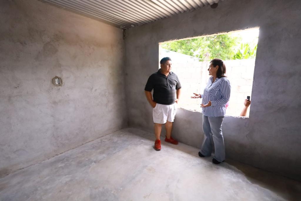 Hay acciones que trasforman las historias de vida de muchas familias. Es el caso del programa de sustitución de pisos de tierra por pisos firmes que pusimos en marcha para abatir el rezago en la zona rural. Se atienden 912 viviendas, conforme a las estadísticas del INEGI. No hay