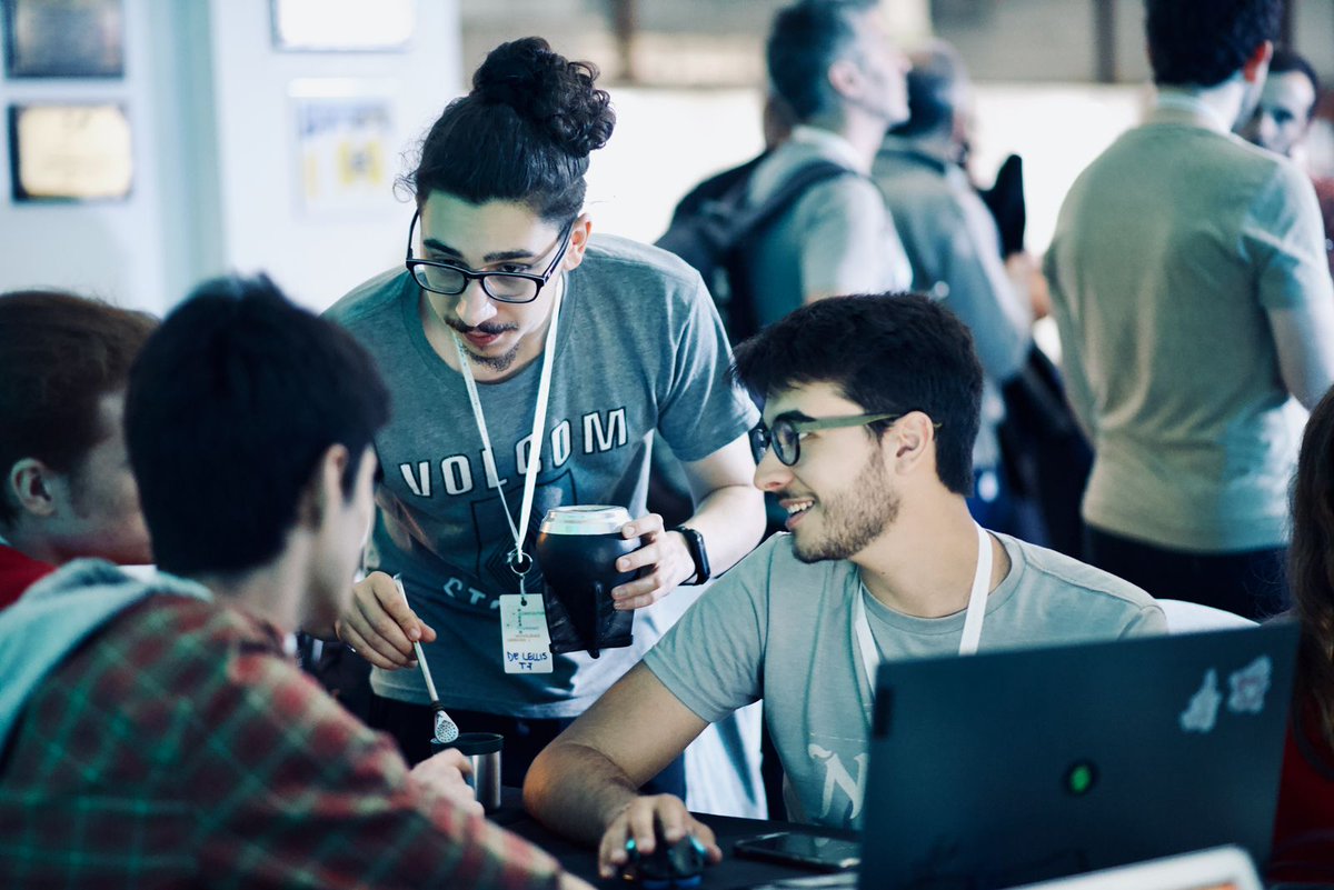 📷📷 ¡Preparate para la próxima edición del Hackathon, el evento de tecnología e innovación más esperado! 
📷 Te esperamos en el Palacio Municipal, Hipólito Yrigoyen 1627, comienza el 12 a las 18 y finaliza el 13 a las 17. ¡No te lo podés perder!