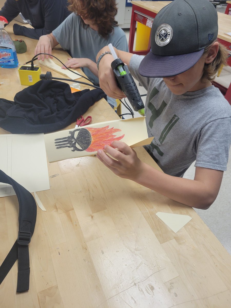MrMakWGHS's tweet image. Assessing Measurement skills with a little hallway glider competition in DDP today at WGHS! @WestGeneseeCSD #TechEdu #CTE