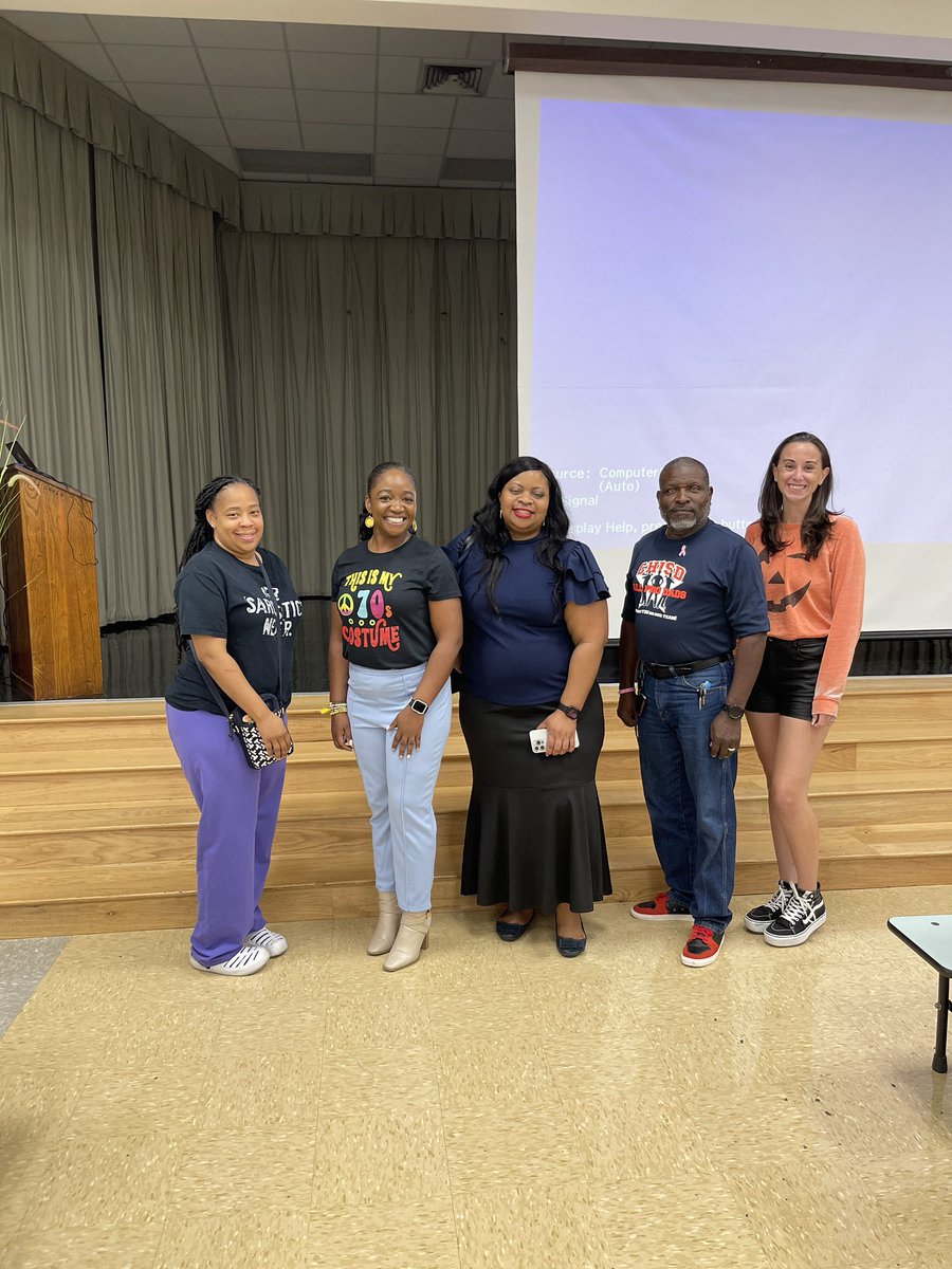 Look out world! Our #plummerstrong PTA is back ❤️🤘🏽 Thank you <a href="/ShantaMackey1/">Dr. Shanta Mackey</a> for sharing your vision and making it real. #family <a href="/CHISD_PTA/">CH Council of PTAs</a> <a href="/cedarhillisd/">Cedar Hill ISD</a>