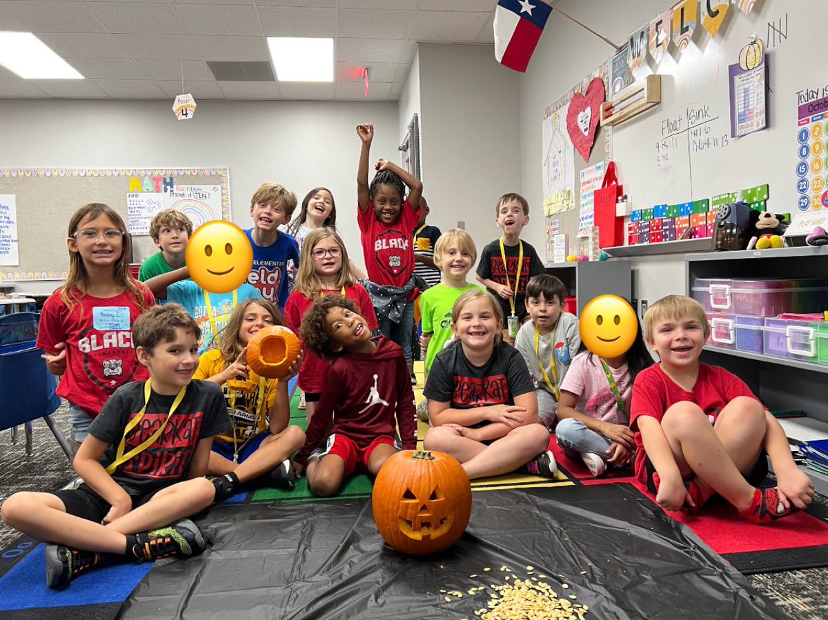 FunWithMrsPena's tweet photo. We had so much fun this week learning about the different parts &amp; life cycle of a pumpkin.🎃We ended the week looking first hand at the inside of a pumpkin. I❤️seeing their faces of amazement when they are learning &amp; seeing new things first hand! #bearkatbest https://t.co/O53VSCkObi