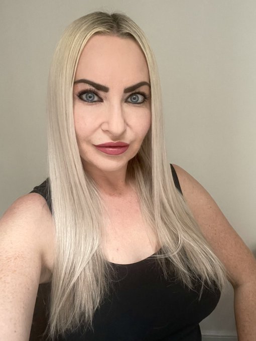 Up in #Glasgow for sessions! Super busy! Bed soon! https://t.co/8OZbTL0JlP<a href="/tag/glasgow"class="tags">#Glasgow</a>