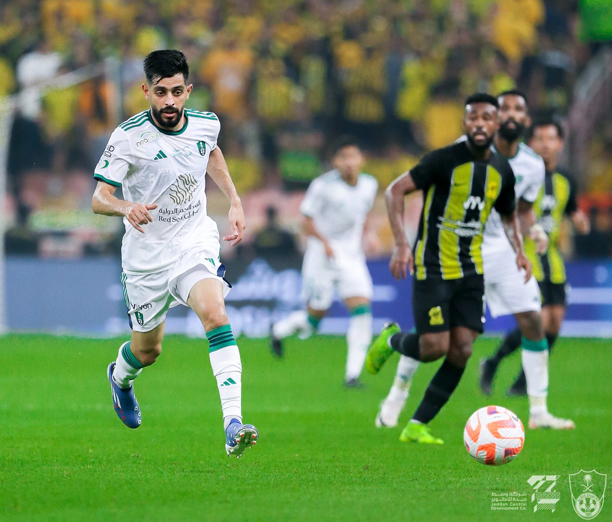 الفرق .. خلّي نايم مبسـوط 😉💚

#الأهلي_الاتحاد 
#دوري_روشن_السعودي