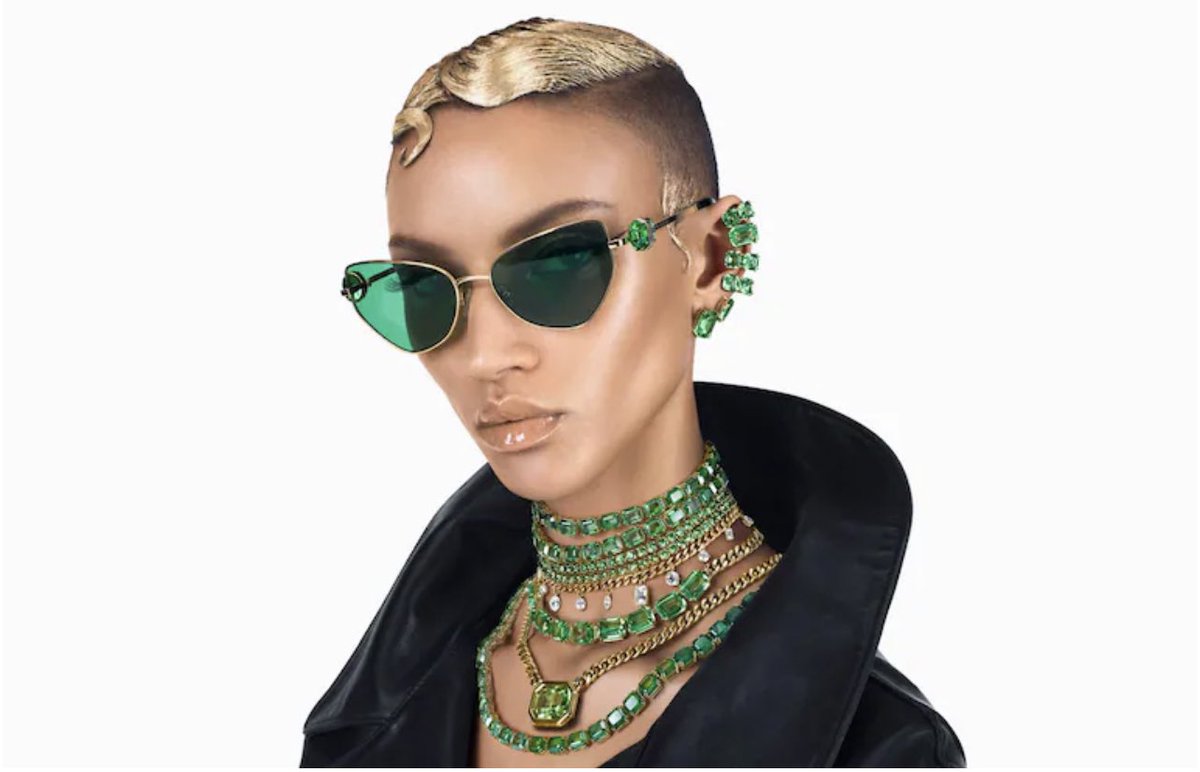 twunkdaddy's tweet photo. @sunglasshut #Swarovski I feel like this is slight false advertising. The ear piece match the sunglasses but are not in fact included with the sunglasses. And (!), No additional pieces sold other than the sunglasses. Like, why advertise them this way only to sell half of what is being advertised? I would have bought them had there actually been a whole ear piece to go with the glasses .