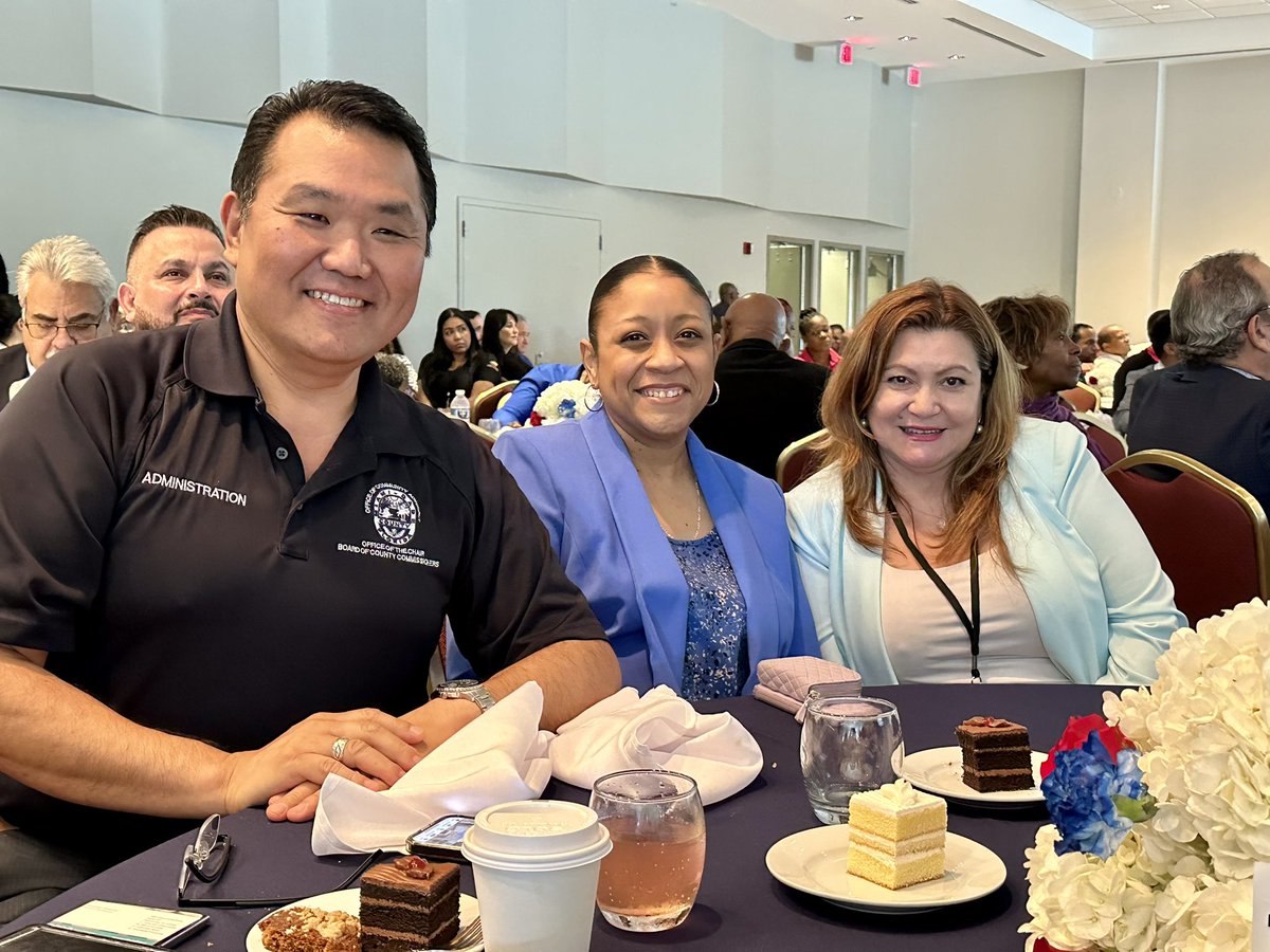 Congratulations to the Jamaica USA Chamber of Commerce for its 20th Anniversary Celebration!
Special thanks to Ms. Marie Gill <a href="/MGillAssociates/">M. Gill & Associates, Inc.</a> for her unique hospitality.

#FloridasMEDWeek2023
#InternationalAffairs
#BillateralTrade
#Bahamas
#Jamaica