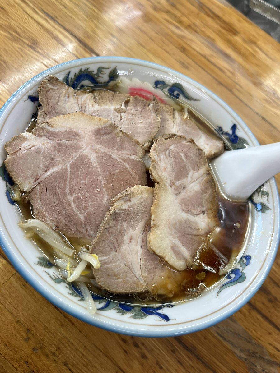 おはようございます😊

今日はカラッと爽やかな晴れ☀️
連休初日は行楽日和ですね🚙
でも私の予定はラーメンだけ🍜

今日は坂戸で朝ラー
『丸長』さんで
『チャーシューめん』
　モッチリ弾力麺😋

良い週末をお過ごしください🤗