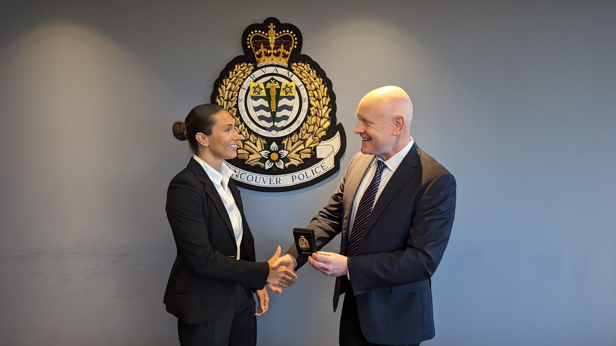 Very cool moment to be a part of the swearing-in of an experienced officer!  If you are working as a police officer in Canada and want to #joinvpd,  the time is now to make that change!  Apply now at joinvpd. Ca