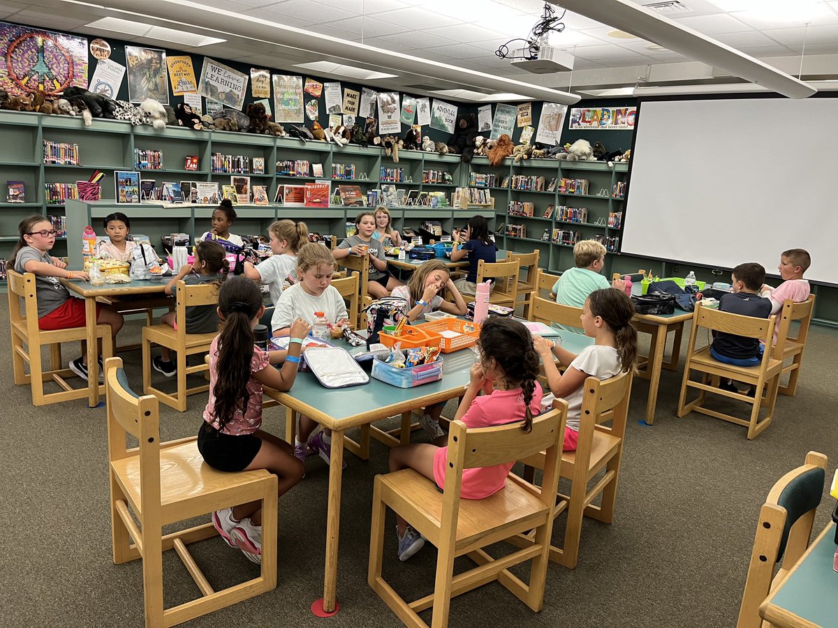 Over 60 students attended today’s First Chapter Friday and were introduced to everybody’s favorite robot, Roz. The main character in The Wild Robot.

@VolusiaCountySchools
@vcshaynes
