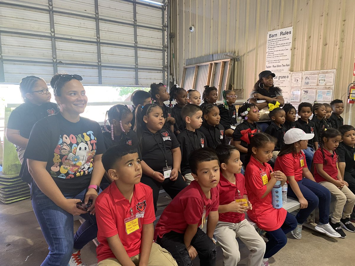 ArleneVReyes29's tweet photo. @disdeec
Thank you for an awesome and fun day!π«π’ππππ
Mr. DomΓnguez was awesome to our kids. We learned a lot about animals today. Β‘Gracias!
@BurlesonDISD
#kinderisfun π https://t.co/f1OWDIzWc6