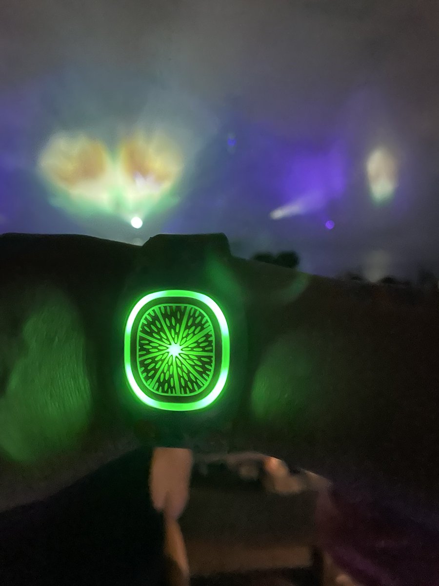 FieroFun's tweet image. Even the magic band wants #Mickey to win!! #dosney #fantasmic #hollywoodstidios