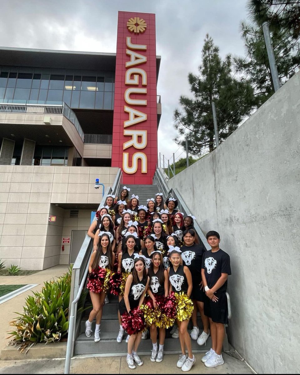 SWCCheer's tweet image. Nothing like game days ! 🏈 🐾🐆 
#gameday #Swccheer #swc #cheer