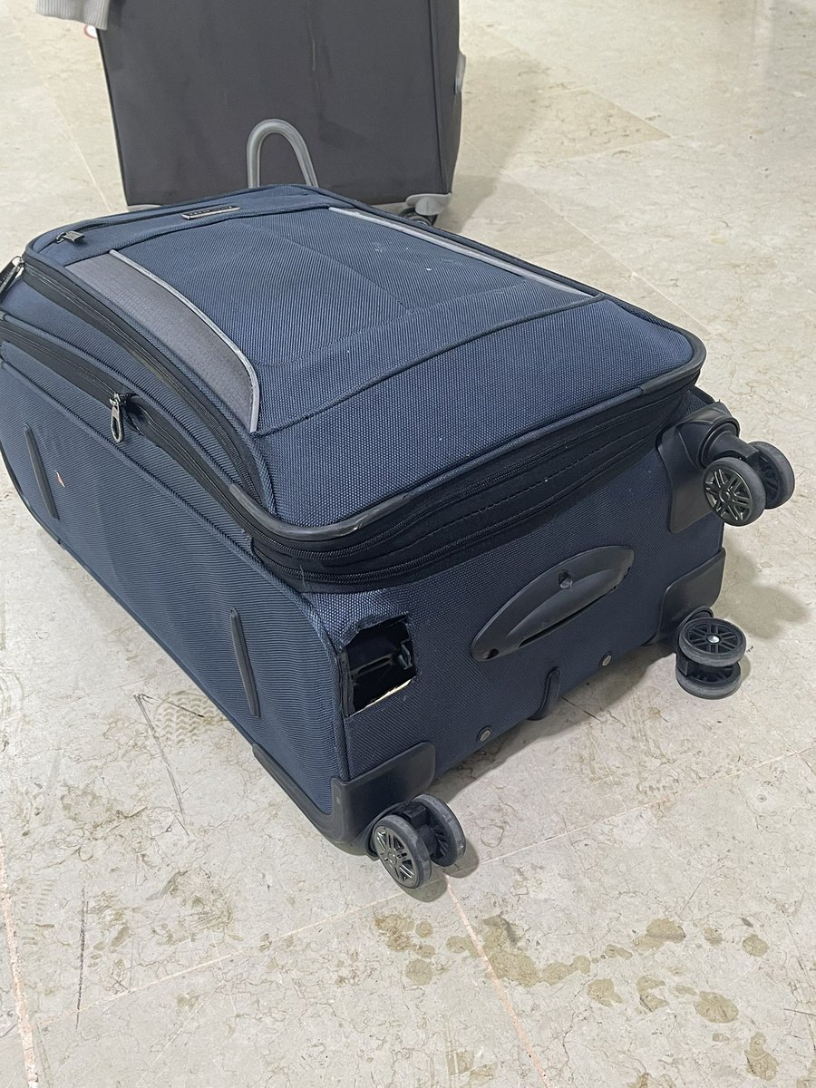 DazzyDays76's tweet photo. Damn bro finally got to Mexico and they rocked my luggage bro 😭 https://t.co/193iwcSkM6