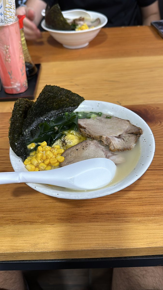 Filisgg's tweet photo. Me llevaron a comer ramen 🍜 🤓 https://t.co/ue3rafOfbU