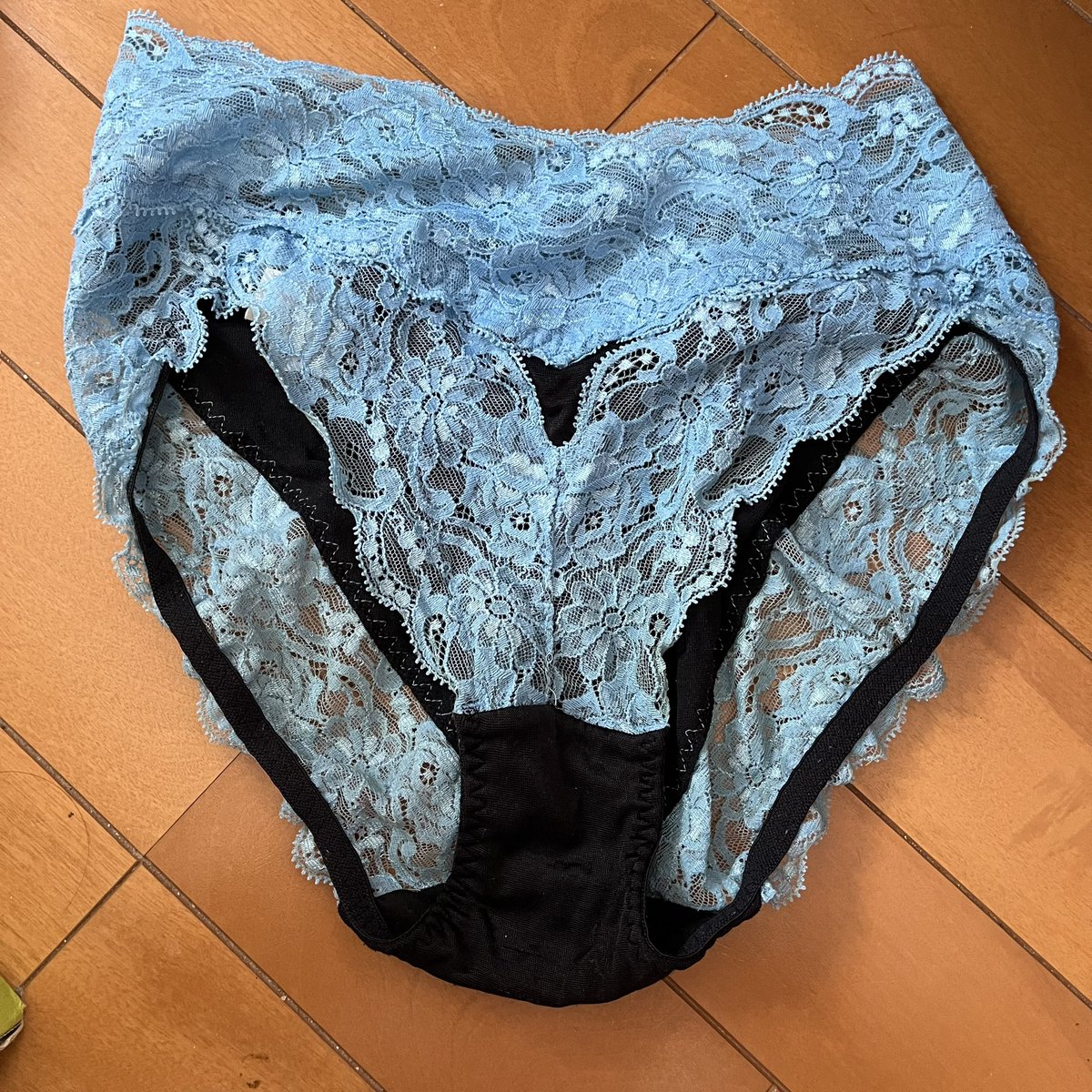 shitagi_uru's tweet photo. LALA ブルーレースのショーツ
定価¥10000以上します。
結構使用しましたが、割と綺麗ですがお尻側に毛玉あり。
洗濯は手洗いしておりました。

①1日着用送料込¥6000
②1日追加毎に¥500プラス

#下着売ります
#下着取引
#下着販売
#下着売り子 https://t.co/eXAS0RohtD
