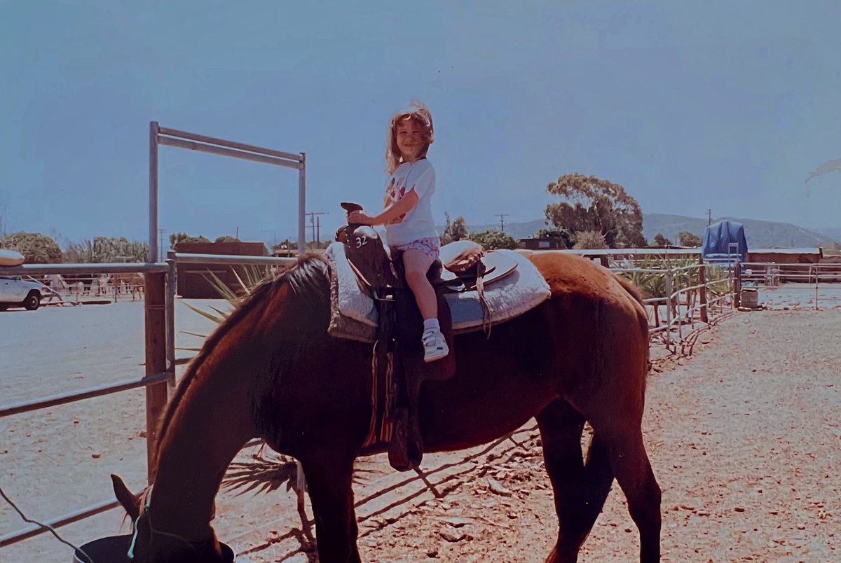 imsabrinacarmen's tweet photo. Oh, hi.👋 Before you ride off into your weekend, this is your friendly Friday reminder that ‘Golden Memories’ will be yours in exactly one week! Pre-save today to feel all the feels on 10/13.✨ 
https://t.co/qbAFVX4XZy https://t.co/xD5y0DRxwE