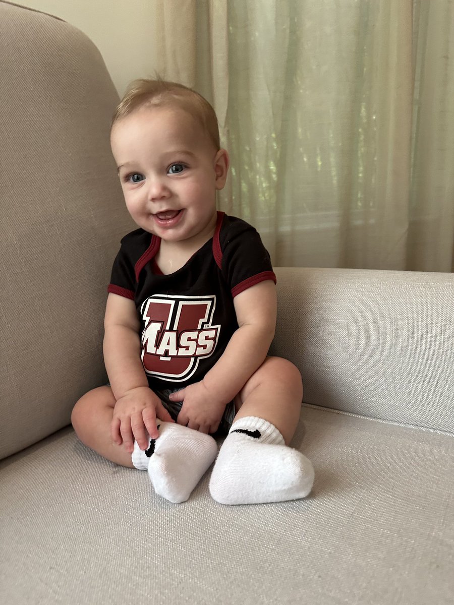 BrianPOlson23's tweet photo. My nephew Easton rocking his new UMass onesie!  #FlagshipFriday #GoUMass https://t.co/XWx3t8sz7J