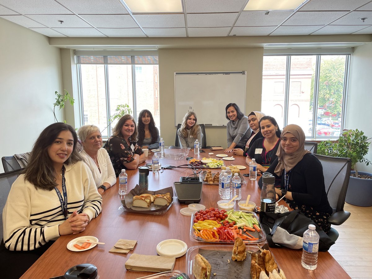 Women entrepreneurs from #Kingston gathered for a pop-up market at #GoodesHall. Organized by the Smith Student Support and Healthcare clubs in collaboration with the non-profit All Women's Entrepreneurship Circuit, the event connected @QueensU and the local business communities.