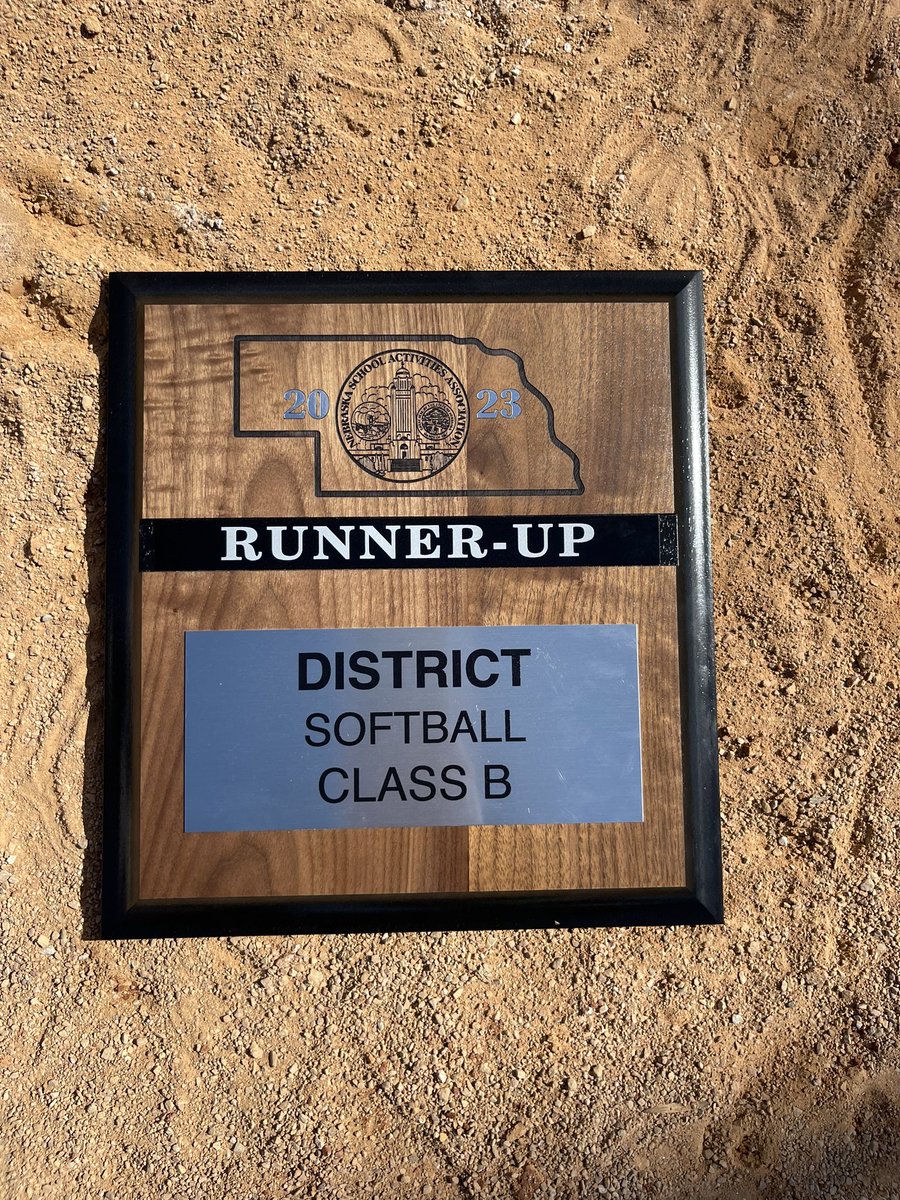 Congratulations to Aurora Husky softball team finishing their season as District runner up 🥎🐾 @SoftballHusky #aurorahuskies