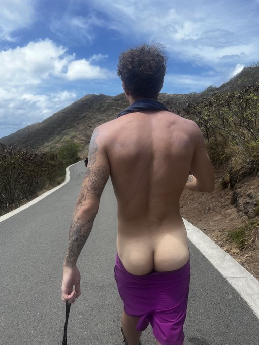 Suns out buns out https://t.co/uSbuTQ6xiG<a href="/tag/mvsales"class="tags"><span>#mvsales</span></a>