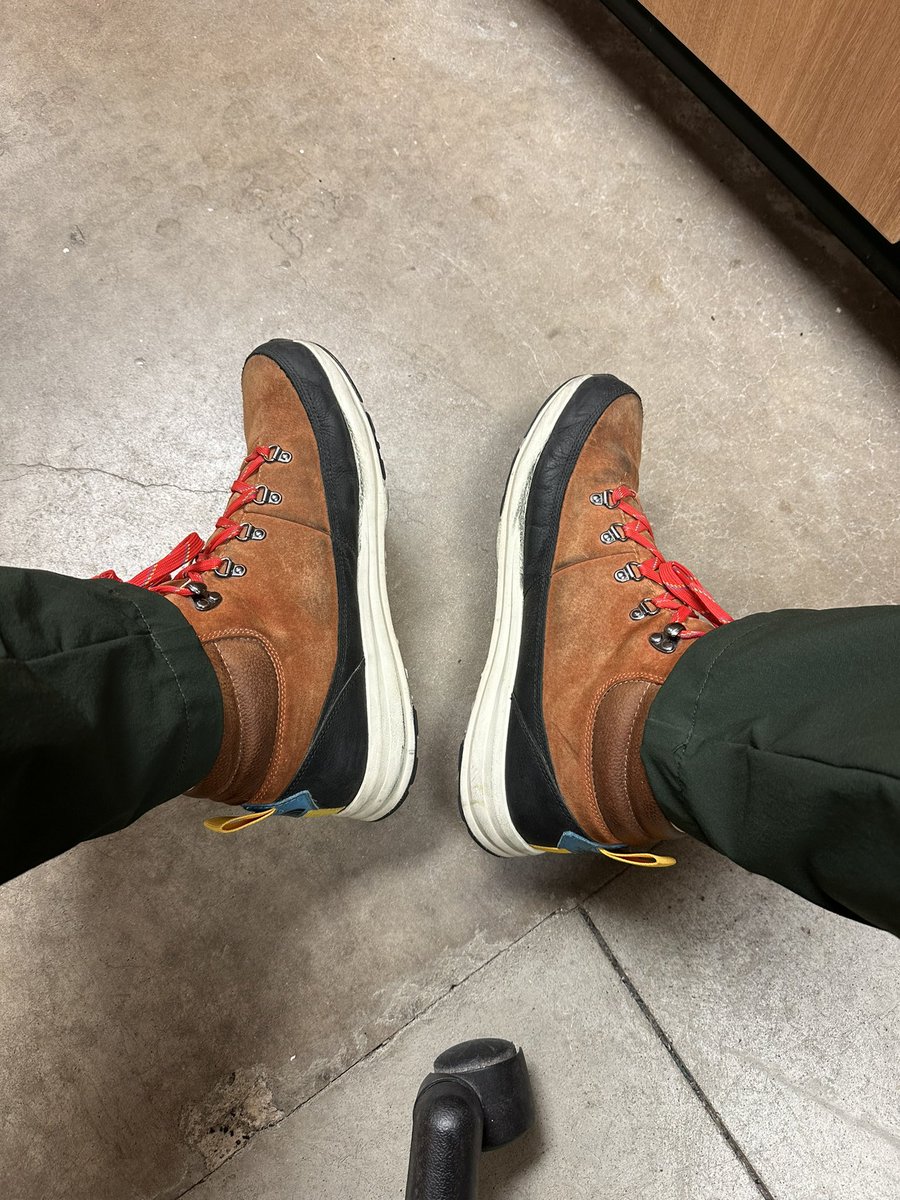 Singing_DCATC's tweet photo. Alright ATs letโs see whatโs keeping those feet warm, comfy.
50s windy and chance of rain for me! @thenorthface boots coming in clutch
#FridayNightKicks https://t.co/g20FoAiYDD