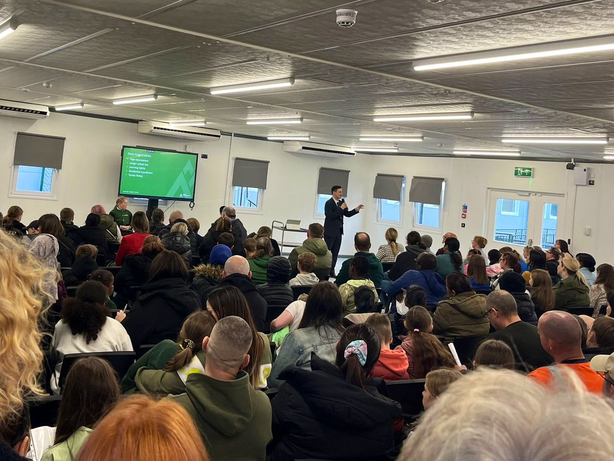 Mr_S_Garvey's tweet photo. A fantastic turnout for our Open Evening this week @DixonsNGA. We literally couldn’t fit any more in! A very special thanks to our choir for starting our evening strong 💪, our student ambassadors and staff. #newallgreen #dixons https://t.co/XFuTmldUUm