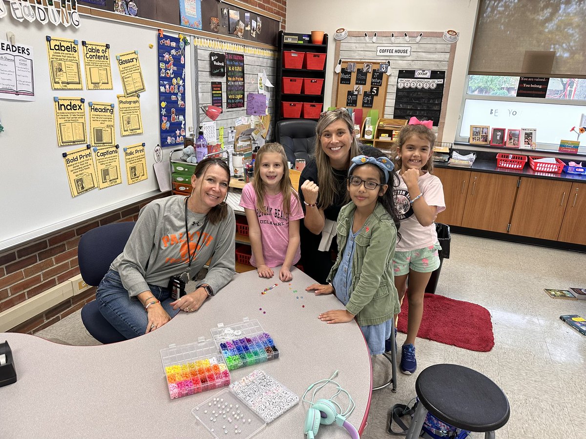 MrsWazRoom20's tweet photo. FriYAY…ROAR reward with these fabulous students!  We had a blast making friendship bracekets @ForgeElem with @ShannonMaurer7 https://t.co/I5xPr013jb
