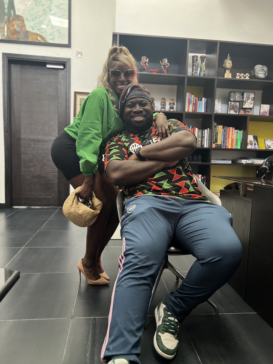 KelechiAFC's tweet photo. Always lit to see my sis @ms_dsf ✌🏾. Lagos doings. Get Me Lit 🔥.
•
#lagos #msdsf #cheerstotheweekend #getmelit https://t.co/lHImIyqR0k