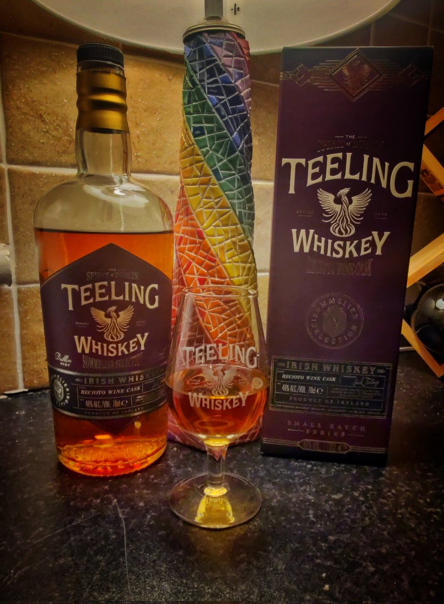 Some @TeelingWhiskey Recioto wine finish for my #FridayNightDram.. cherries, blackcurrant , dark chocolate and spice, refreshingly different this one, really enjoying it 👍🏻🥃. Sláinte!